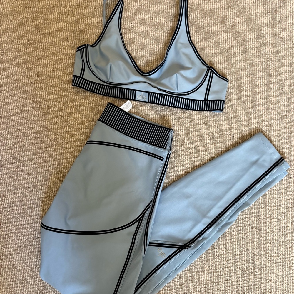 Alo Yoga Women's blue airlift Set
